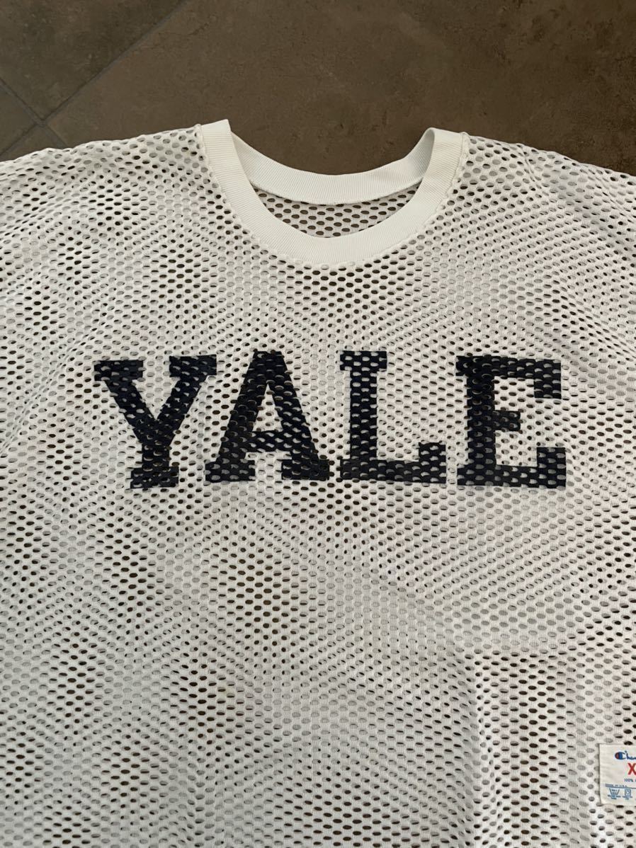 [ THE VINTAGE ] 80's Champion YALE University Nylon Jersey Crew-neck Football Tee Shirt c/# White